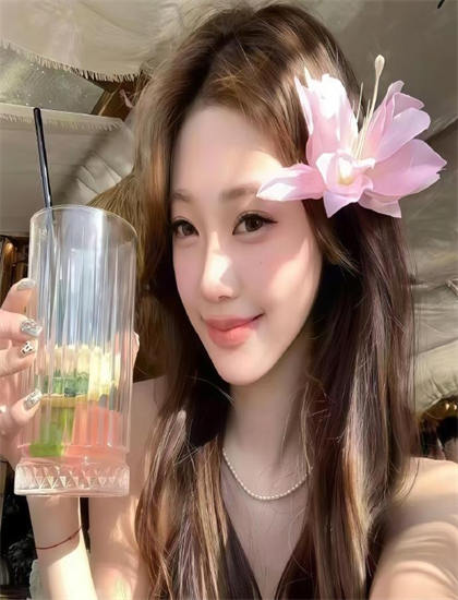 表演艺术《白马飞飞》：探索水下拍摄的设备与技术挑战 感受表演的情感力量